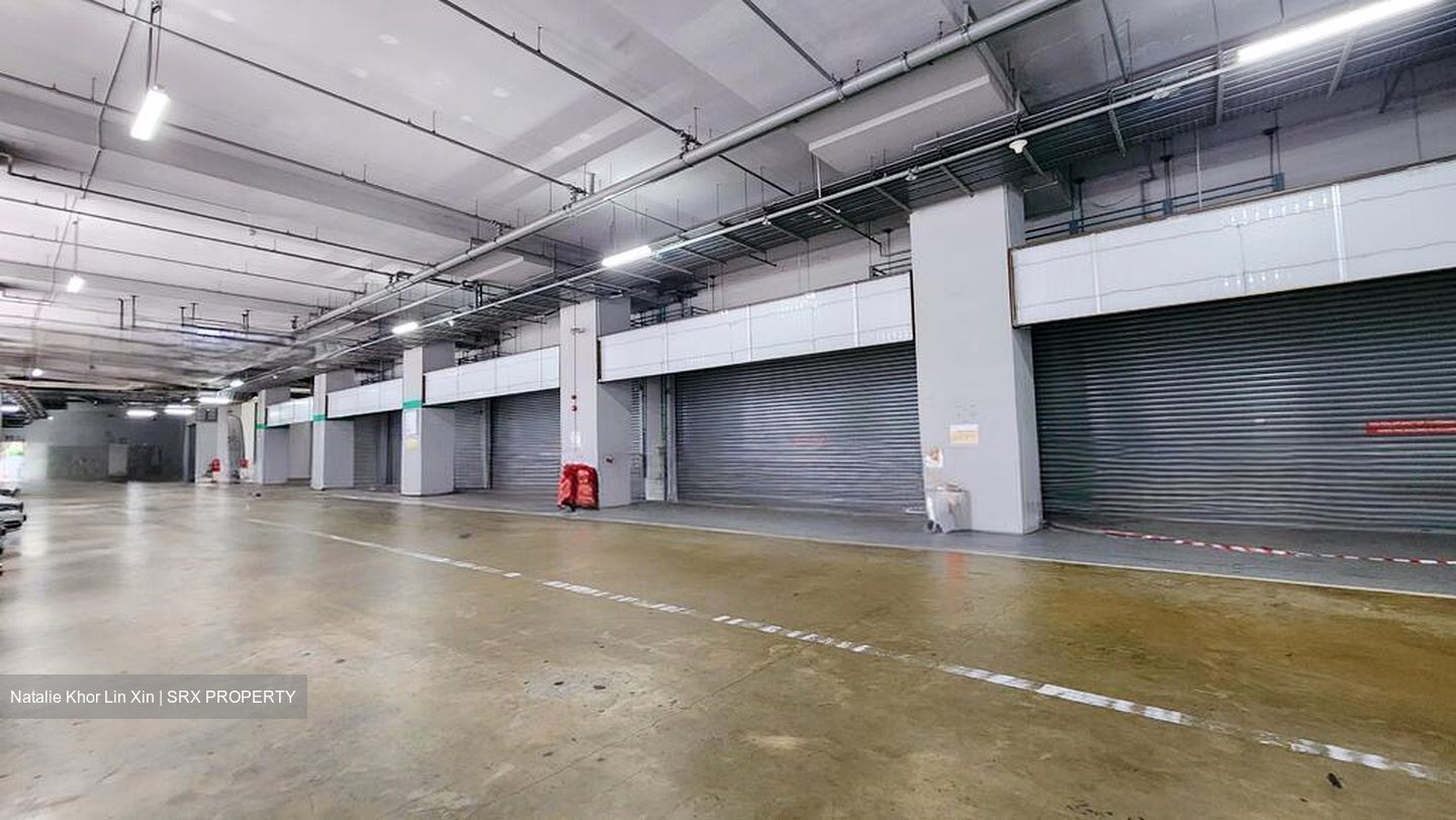Carros Centre (D25), Factory #495822021